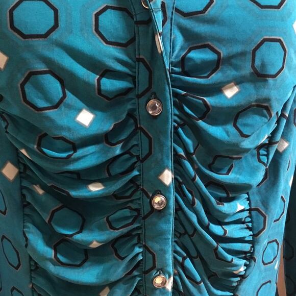 UniqueSpectrum Button Down Shirt - Picture 6 of 7